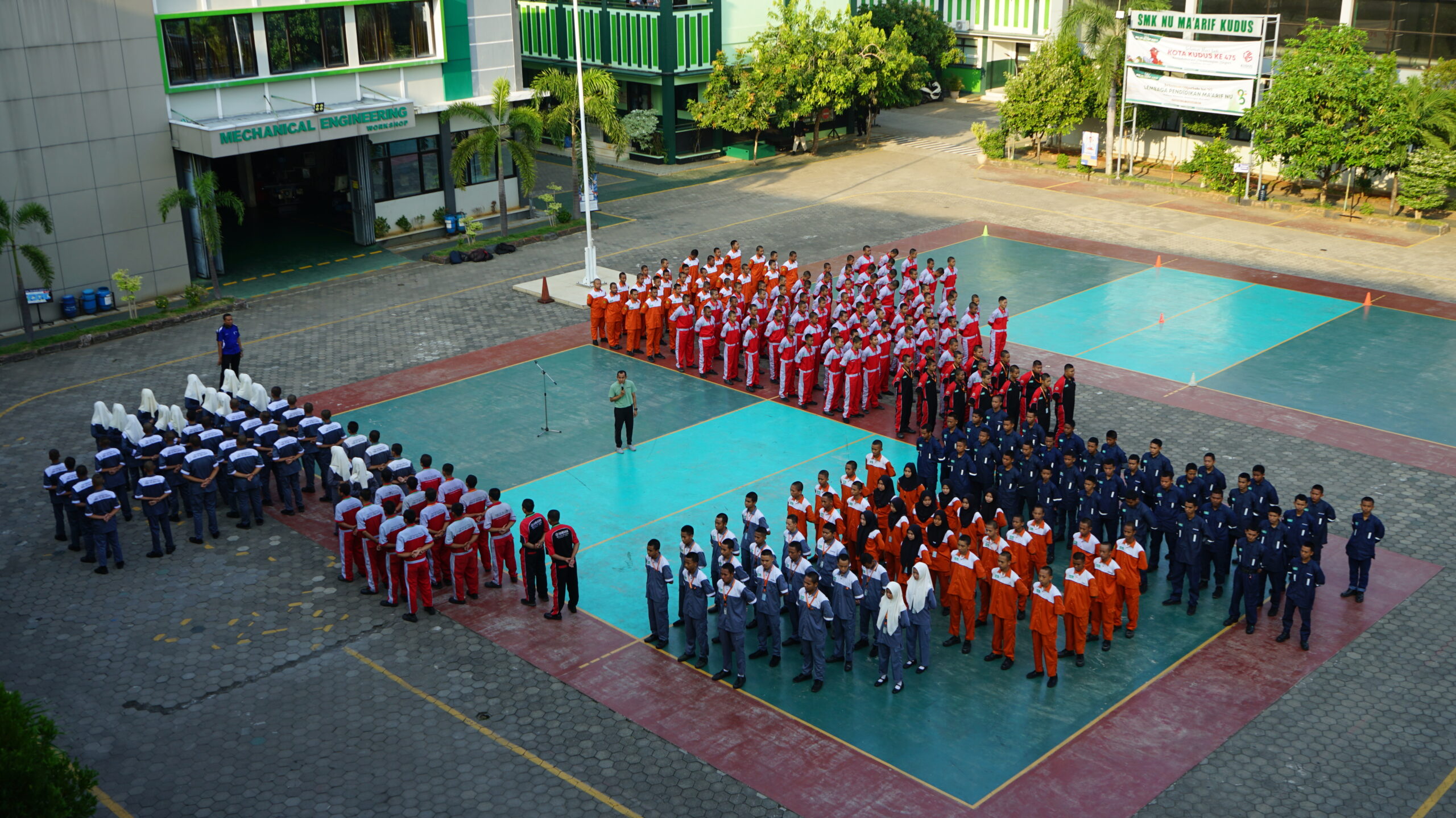 Kegiatan Apel Pagi Kelas Unggulan SMK NU Ma’arif Kudus