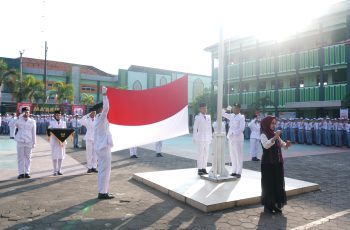 SMK NU Ma’arif Kudus Gelar Upacara Peringatan Hari Kemerdekaan